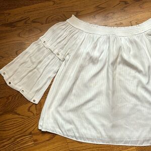 JENNIFER LOPEZ white off the slider flowy top